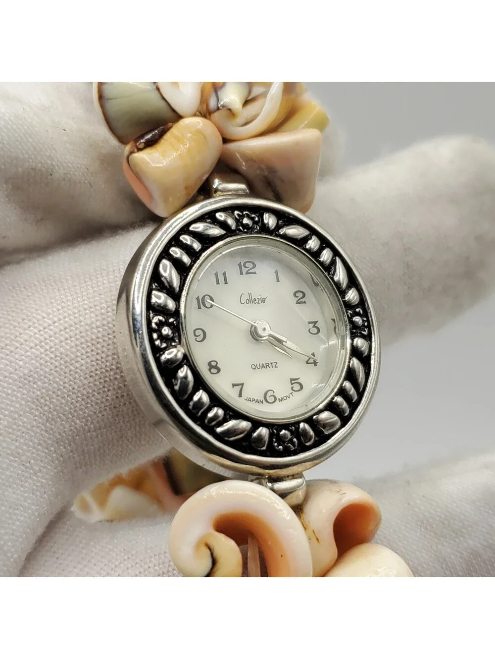Collezio Shell Expandable Band Quartz Watch Women 25mm Silver Tone New Battery